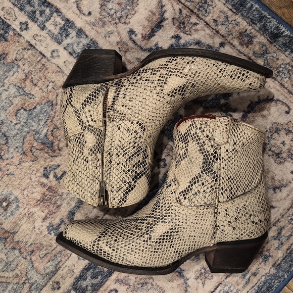 7/7.5 Freebird Miramar Leather Booties in Snakeskin, Size 6 Tag - Picture 5 of 15